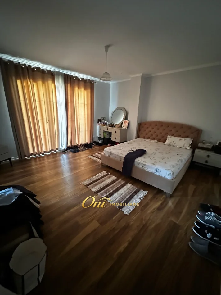Tirane, jepet me qera Vile Vile 3 Katshe , 1.000 m² 8.000 € (SAUK)