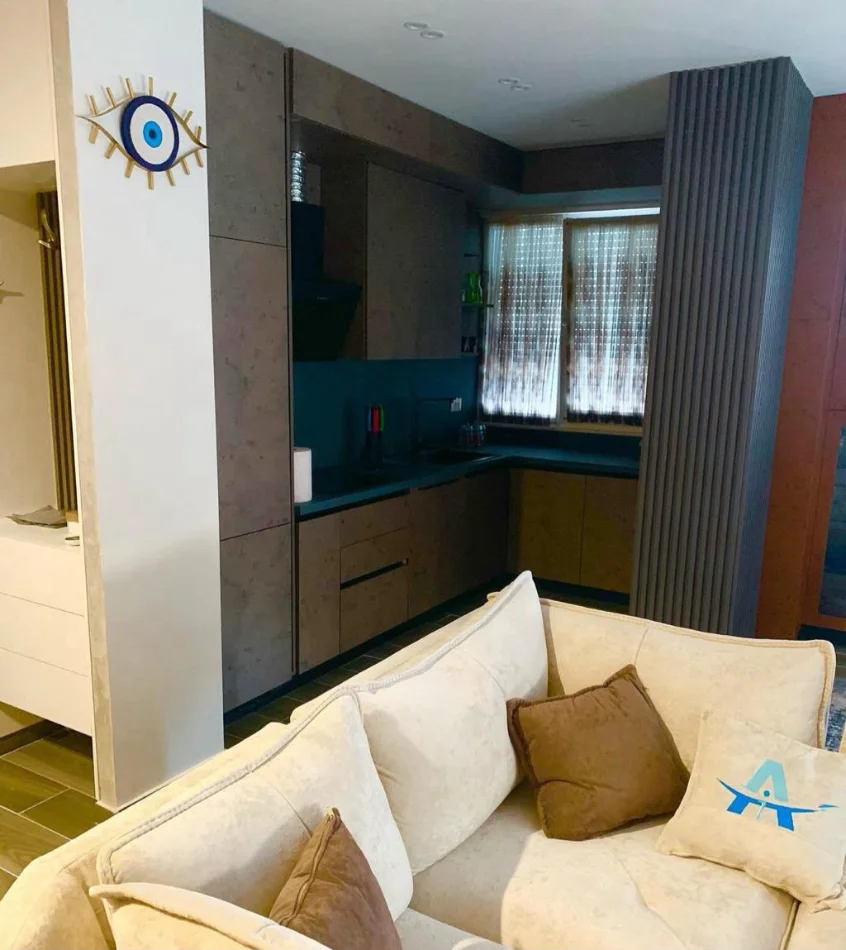 Tirane, jepet me qera apartament 3+1 Kati 9, 120 m² 1.000 € (RRUGA E DIBRES)