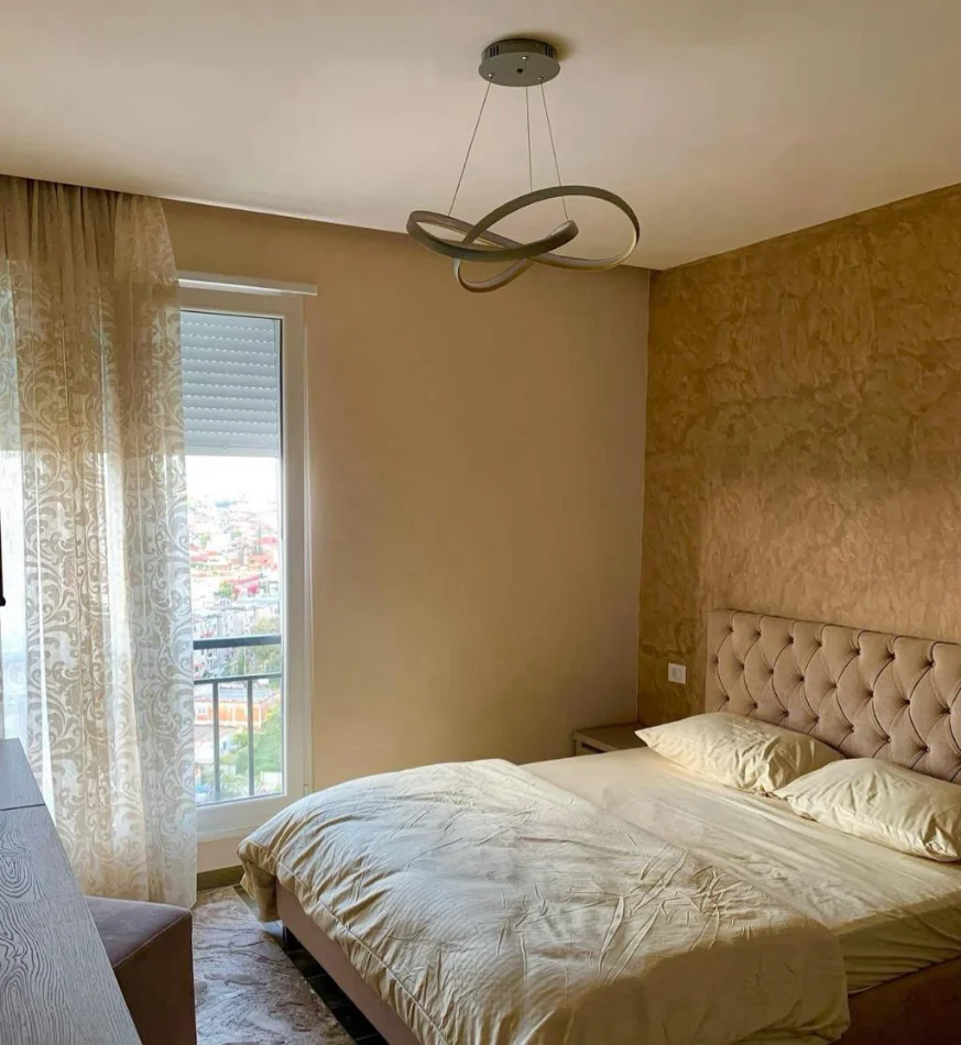 Tirane, jepet me qera apartament 3+1 Kati 9, 120 m² 1.000 € (RRUGA E DIBRES)