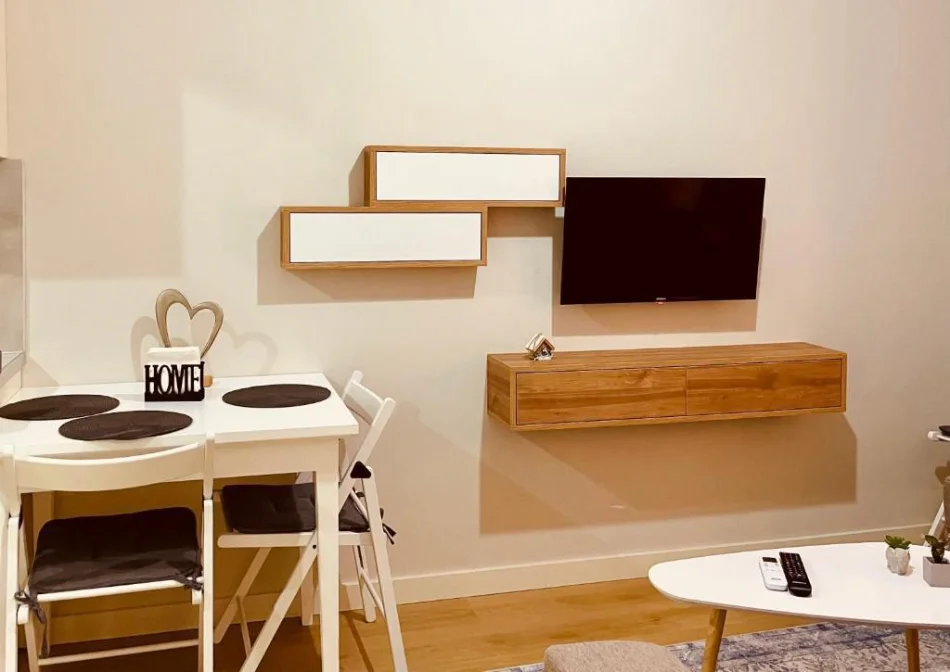 Tirane, jepet me qera apartament 1+1 Kati 1, 60 m² 650 € (Zogu i zi, Ring center)