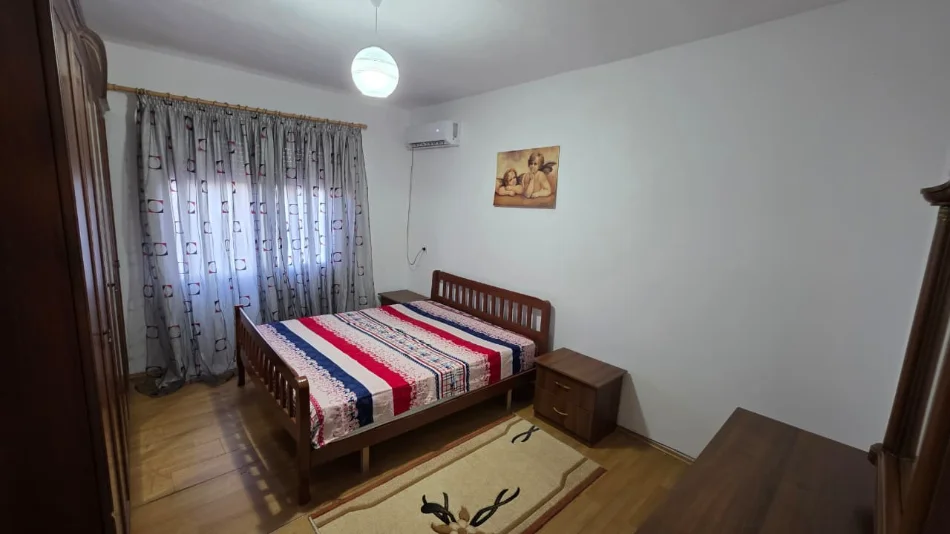 Tirane, jepet me qera apartament 3+1 Kati 4, 80 m² 500 € (RRUGA BARDHYL)
