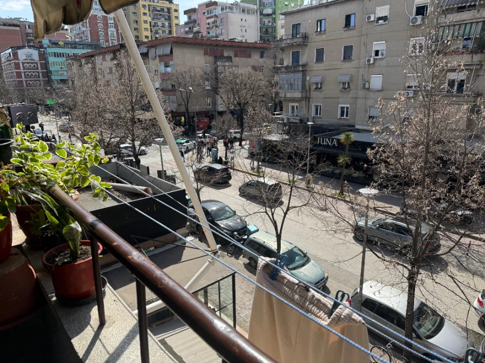 Tirane, shitet apartament 2+1+Ballkon Kati 3, 65 m² 277.000 € (Rruga Ibrahim Rugova)
