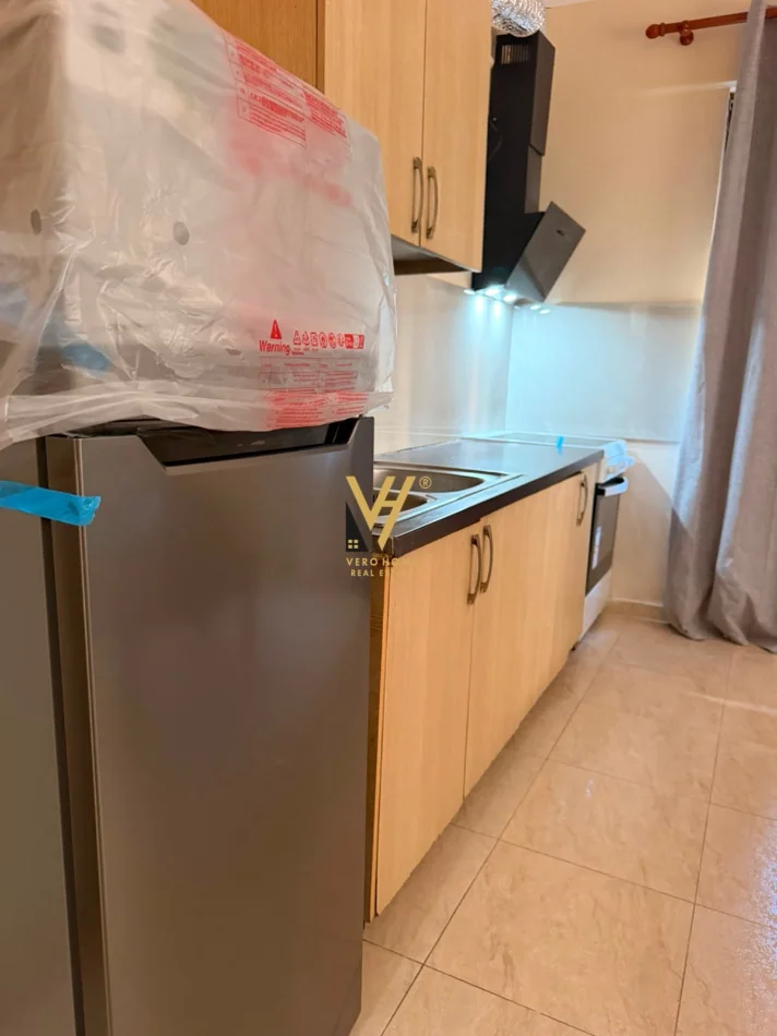 Tirane, jepet me qera apartament 1+1+Ballkon Kati 3, 80 m² 470 € (RRUGA E DURRESIT)