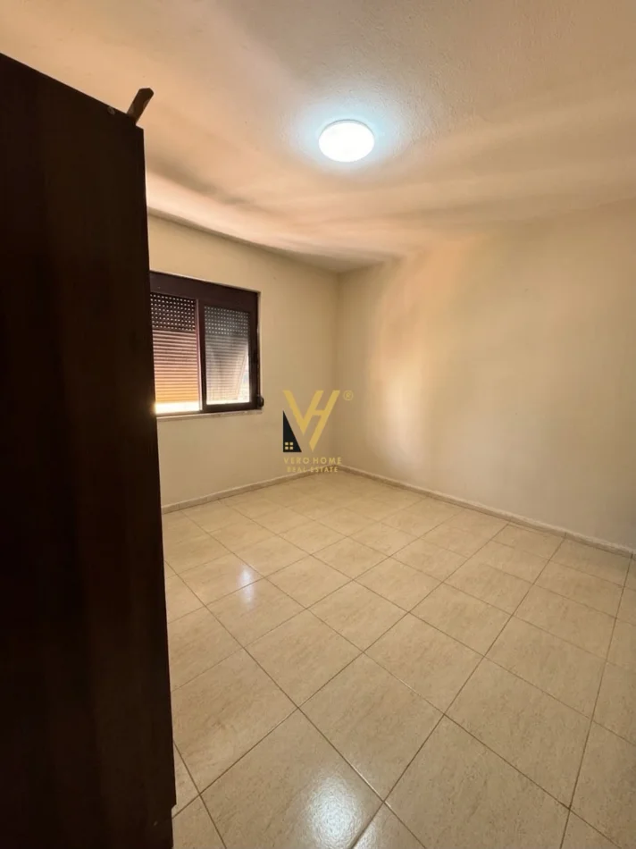 Tirane, jepet me qera apartament 1+1+Ballkon Kati 3, 80 m² 470 € (RRUGA E DURRESIT)