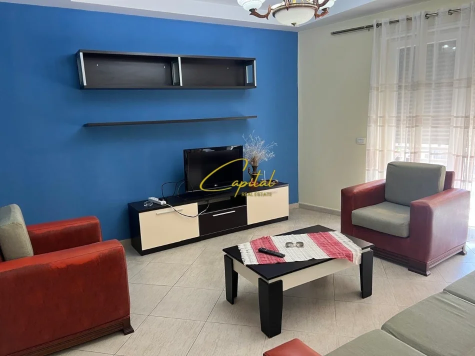Tirane, jepet me qera apartament 2+1 Kati 4, 65 m² 700 € (PAZARI I RI)