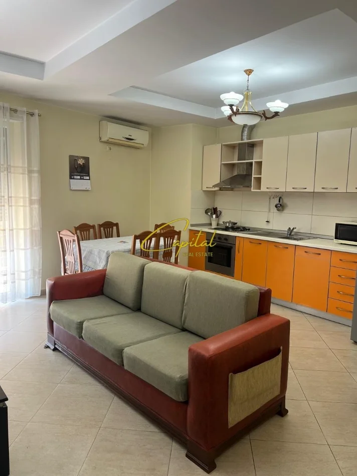 Tirane, jepet me qera apartament 2+1 Kati 4, 65 m² 700 € (PAZARI I RI)
