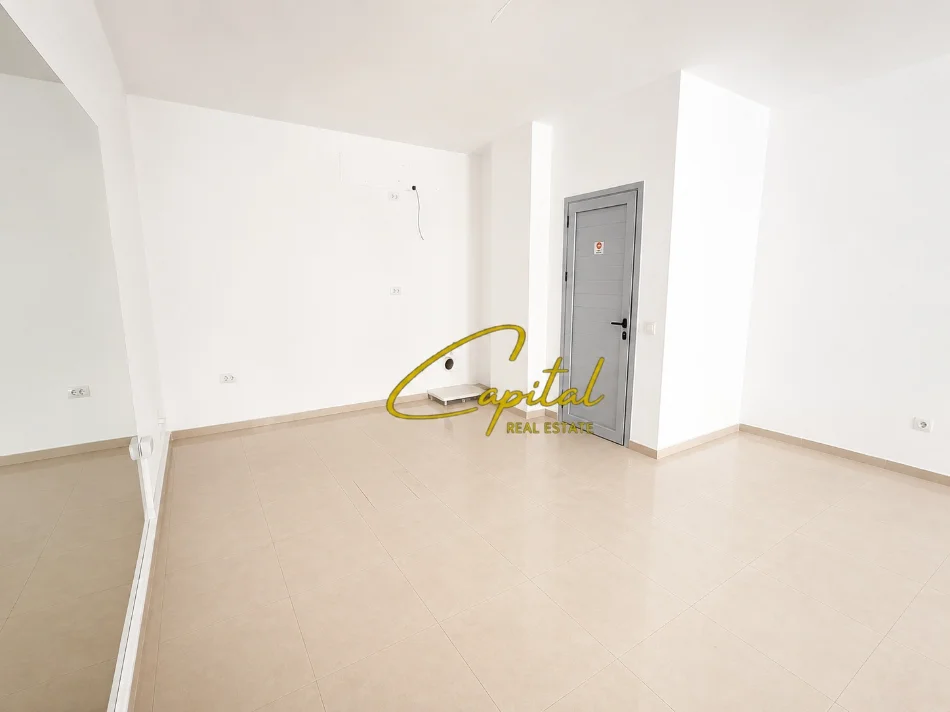 Tirane, shitet dyqan Kati 0, 51 m² (KOMUNA E PARISIT)