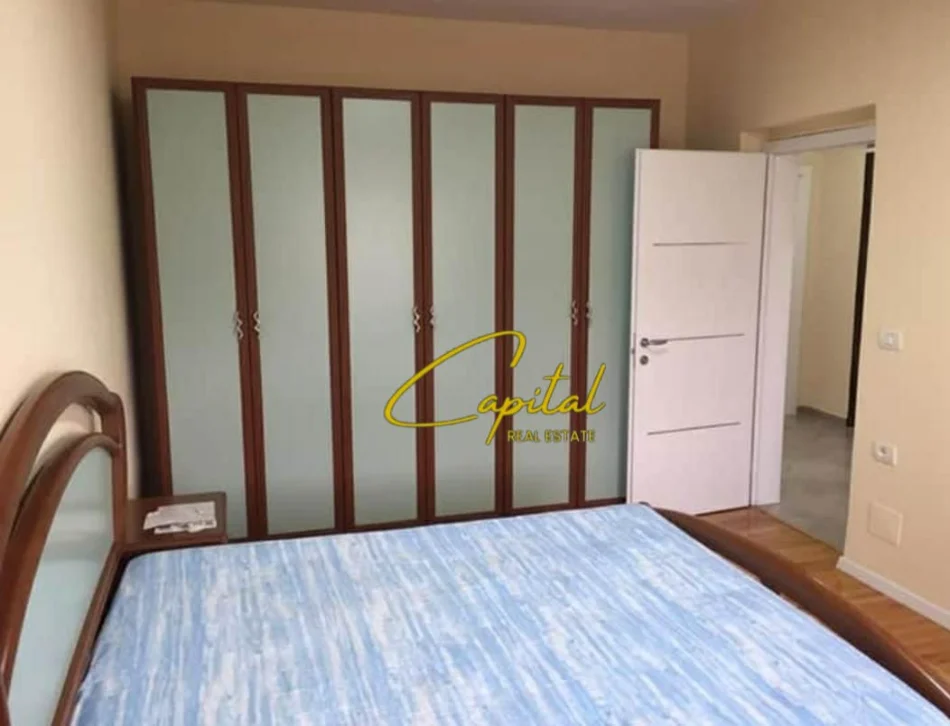 Tirane, jepet me qera apartament 2+1 Kati 5, 75 m² 500 € (RRUGA FERIT XHAJKO)