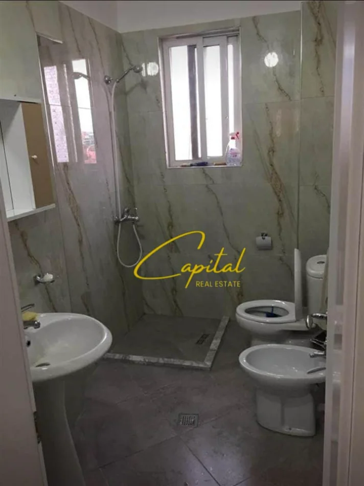 Tirane, jepet me qera apartament 2+1 Kati 5, 75 m² 500 € (RRUGA FERIT XHAJKO)