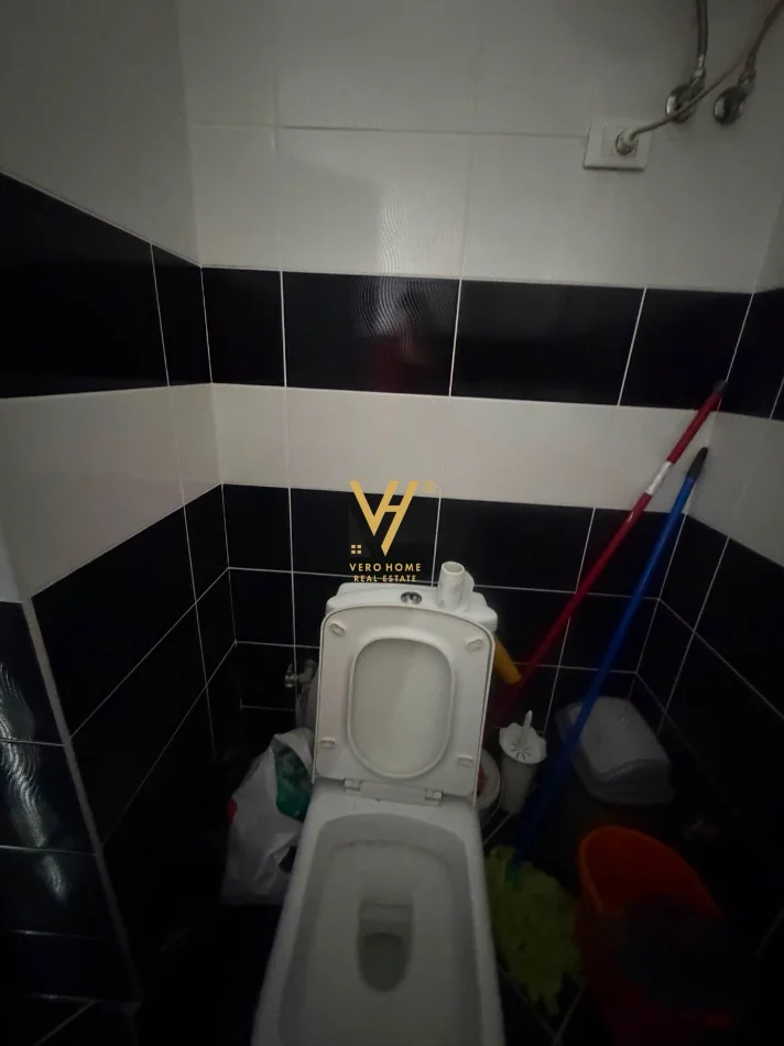 Tirane, jepet me qera zyre Kati 1, 43 m² 420 € (KOMUNA E PARISIT)