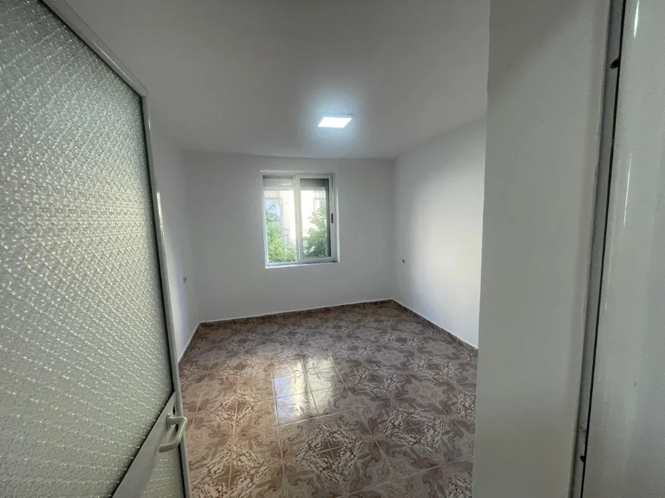 Tirane, jepet me qera apartament 2+1 Kati 3, 73 m² (5 maji)