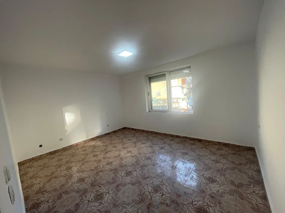 Tirane, jepet me qera apartament 2+1 Kati 3, 73 m² (5 maji)