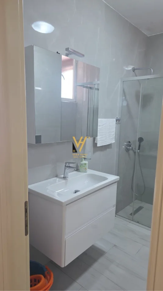Tirane, jepet me qera apartament 2+1+Ballkon Kati 5, 100 m² 1.200 € (RRUGA E ELBASANIT)