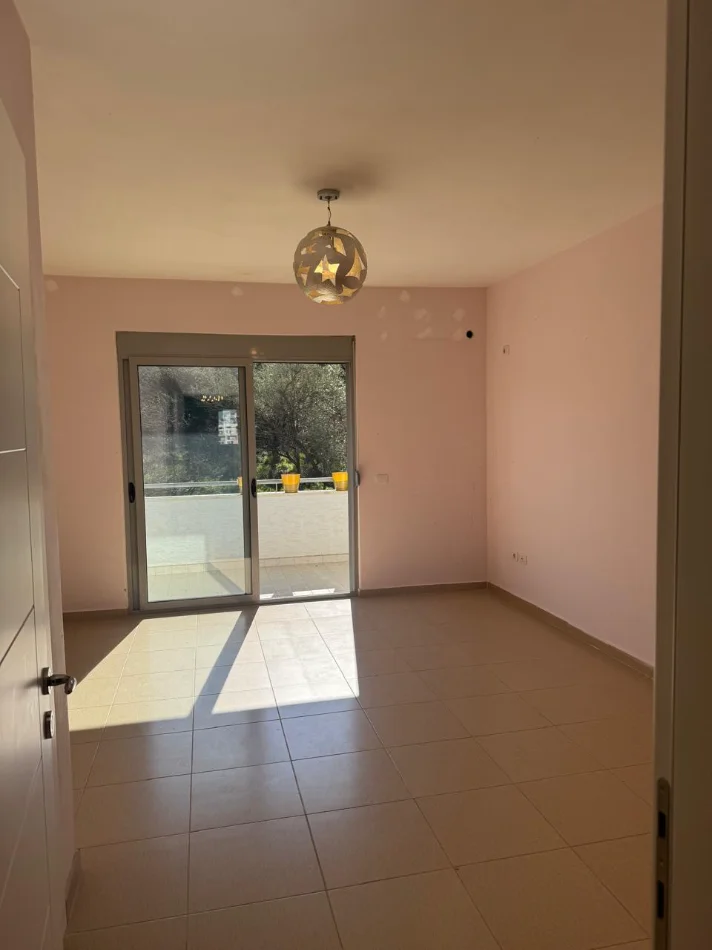 Tirane, shitet apartament 3+1+Ballkon Kati 2, 211 m² 350.000 € (Rruga Peti)