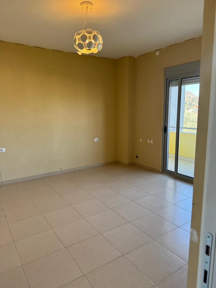 Tirane, shitet apartament 3+1+Ballkon Kati 2, 211 m² 350.000 € (Rruga Peti)