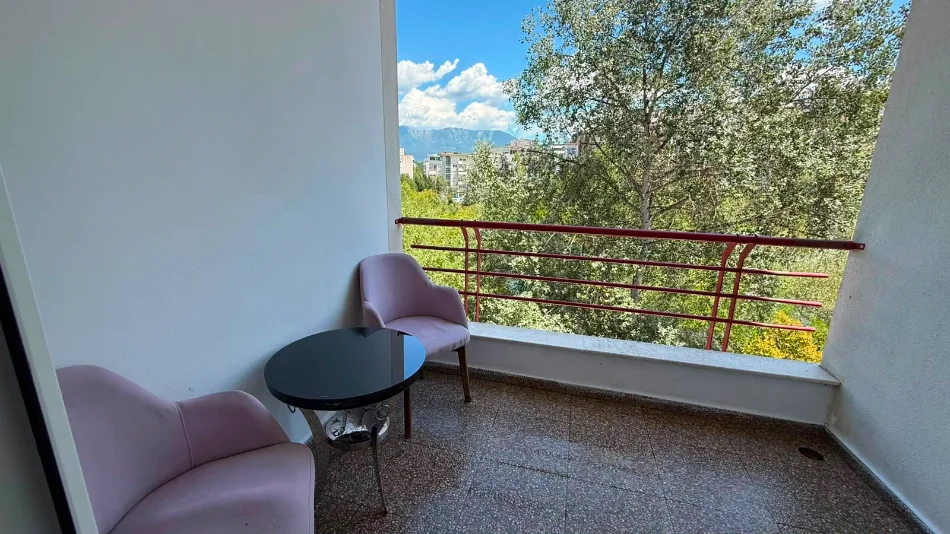 Tirane, jepet me qera apartament 2+1 Kati 2, 85 m² 700 € (Rruga Hamdi Sina Liqeni i Thate, Pran Restoran Primus)