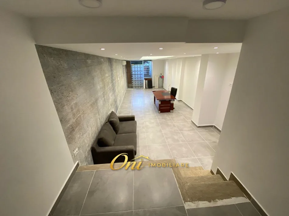 Tirane, jepet me qera dyqan Kati 0, 50 m² 600 € (RRUGA E BOGDANEVE)