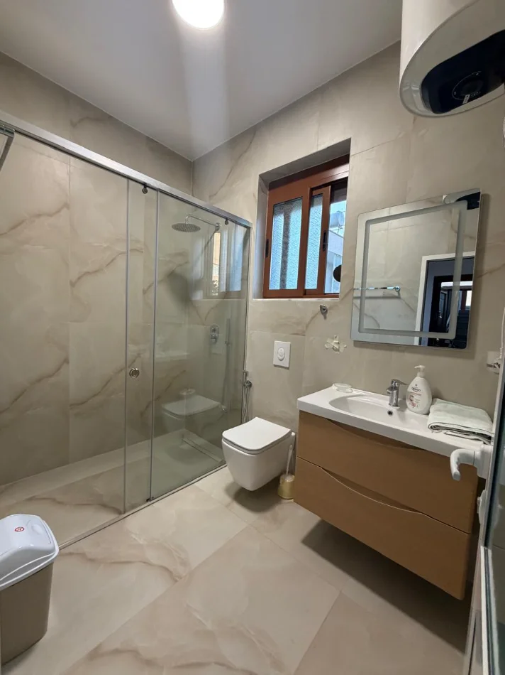 Tirane, jepet me qera apartament 1+1 Kati 1, 60 m² 450 € (Selite, Rruga Dhimiter Pasko)