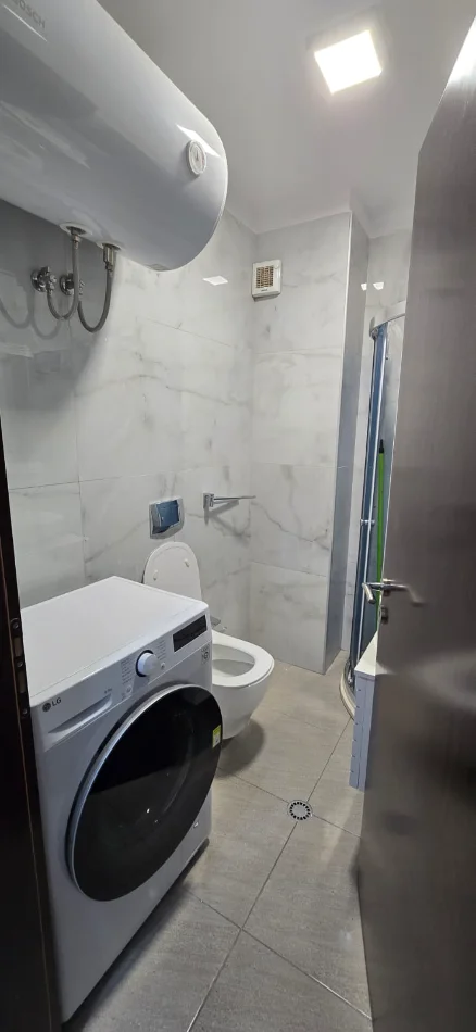 Tirane, jepet me qera apartament 1+1 Kati 5, 50 m² 520 € 