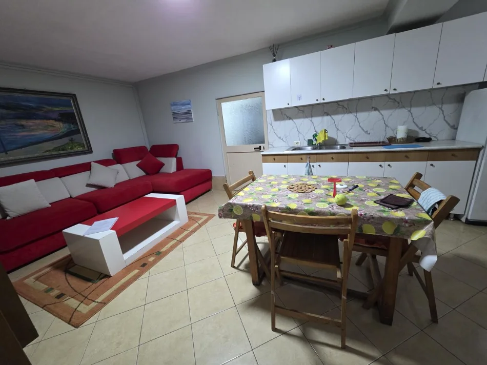 Tirane, jap me qera apartament 1+1 Kati 1, 60 m² 450 € 