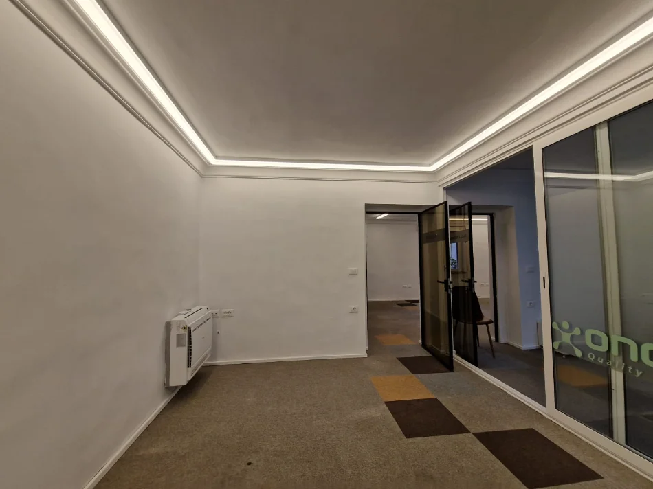Tirane, jepet me qera zyre Kati 2, 130 m² 1.350 € (RRUGA E DURRESIT)
