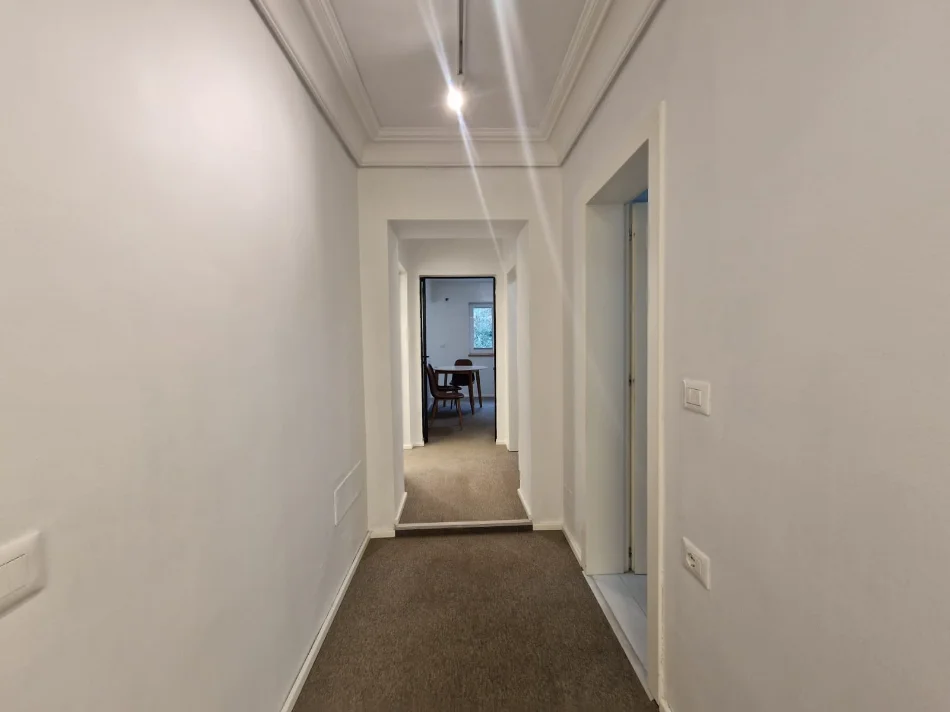 Tirane, jepet me qera zyre Kati 2, 130 m² 1.350 € (RRUGA E DURRESIT)
