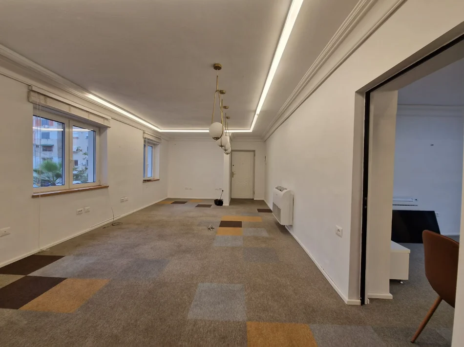 Tirane, jepet me qera zyre Kati 2, 130 m² 1.350 € (RRUGA E DURRESIT)