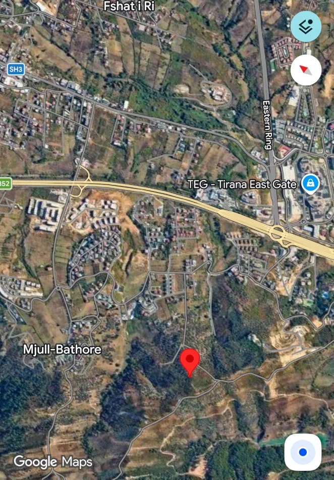 Tirane, shitet toke , 3.000 m² 300.000 € (MJULL-BATHORE)