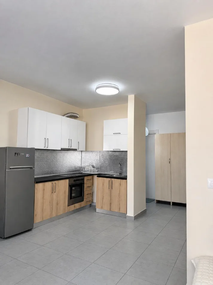 Tirane, shitet apartament 1+1+Ballkon Kati 3, 80 m² 183.000 € (Brryli)