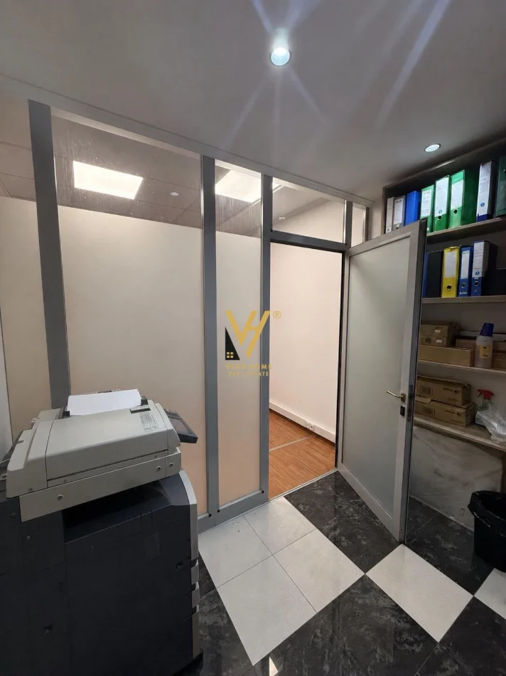 Tirane, jepet me qera zyre Kati 2, 60 m² 1.200 € (RRUGA E ELBASANIT)