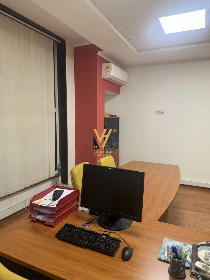 Tirane, jepet me qera zyre Kati 2, 60 m² 1.200 € (RRUGA E ELBASANIT)