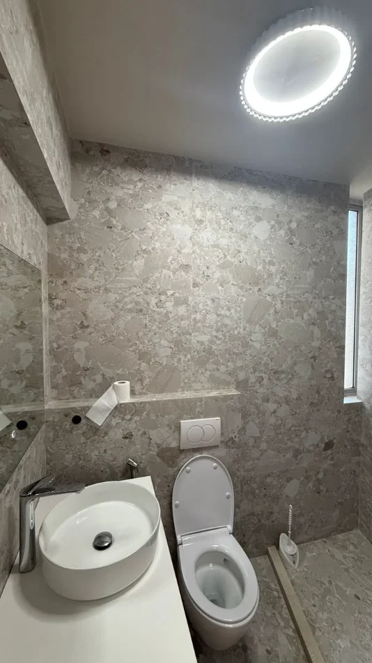 Tirane, jepet me qera apartament 1+1+Ballkon Kati 2, 45 m² 580 € (Materniteti i Ri)