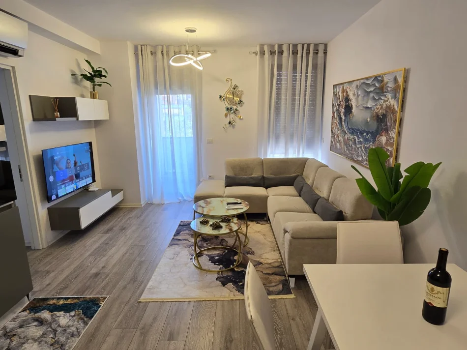 Tirane, jepet me qera apartament 1+1 Kati 2, 60 m² 630 € (Ali Demi)
