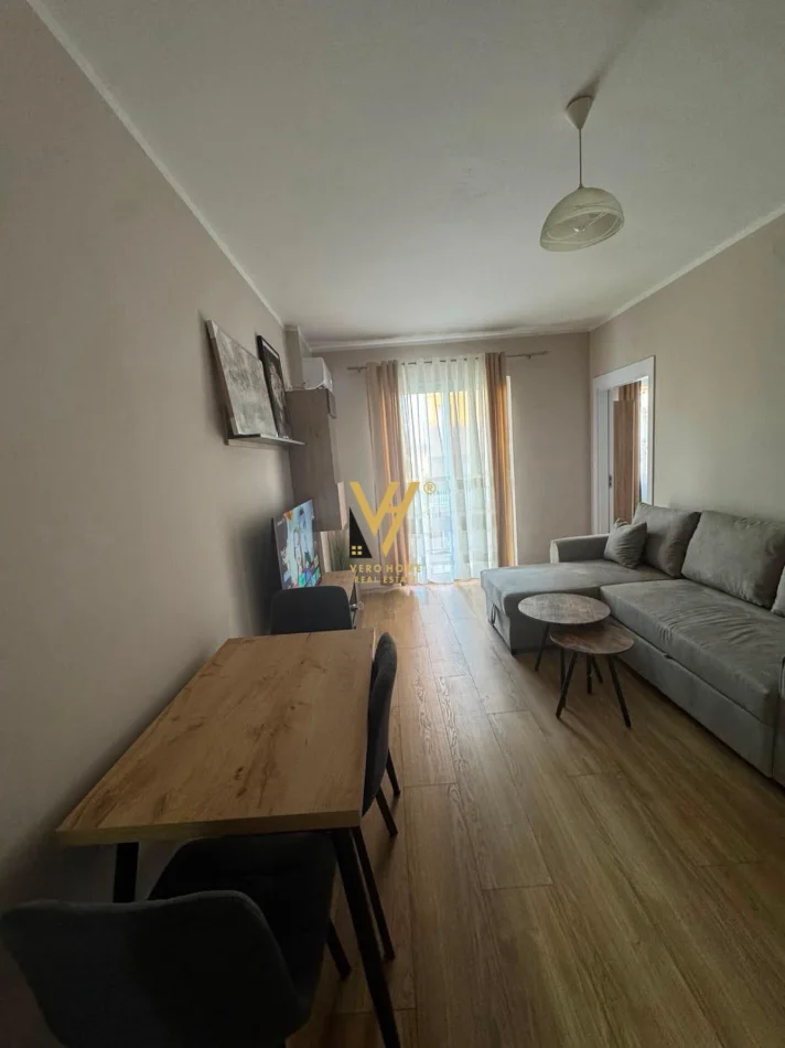 Tirane, jepet me qera apartament 1+1+Ballkon Kati 2, 75 m² 620 € (5 MAJI)