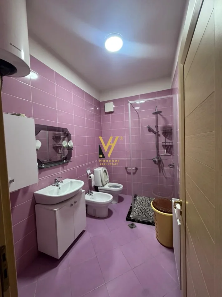 Tirane, shitet apartament 1+1+Ballkon Kati 3, 72 m² 202.000 € (KOMUNA E PARISIT)