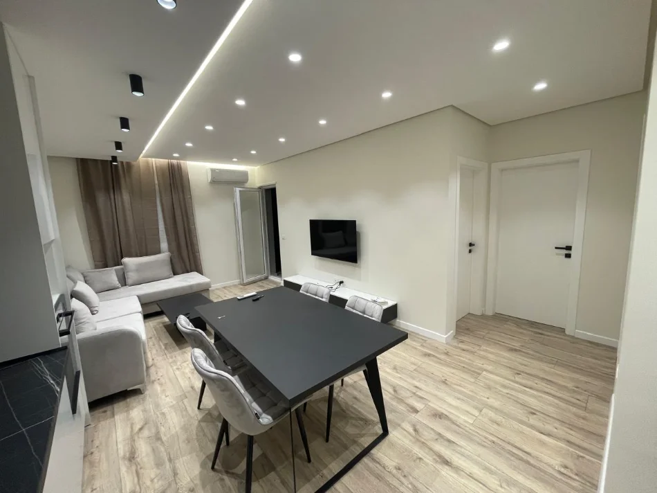 Tirane, jepet me qera apartament 2+1 Kati 3, 100 m² 600 € (Kompleksi Univers City)