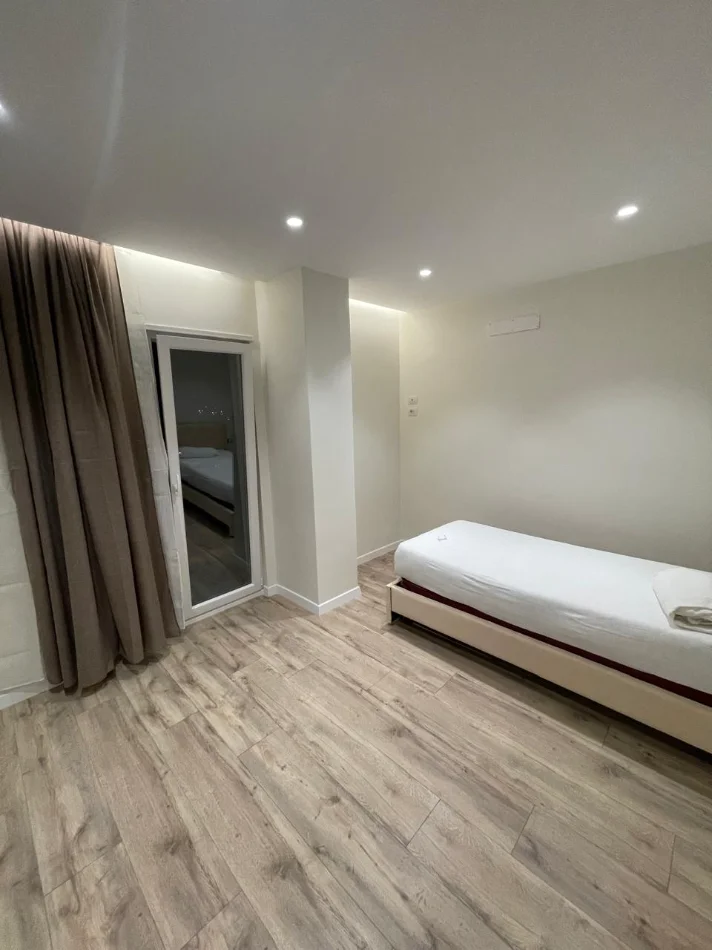 Tirane, jepet me qera apartament 2+1 Kati 3, 100 m² 600 € (Kompleksi Univers City)