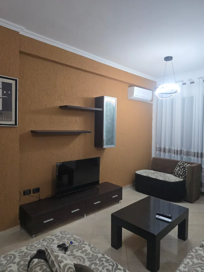 Tirane, jepet me qera apartament 2+1 Kati 8, 90 m² 450 € (YZBERISHT)