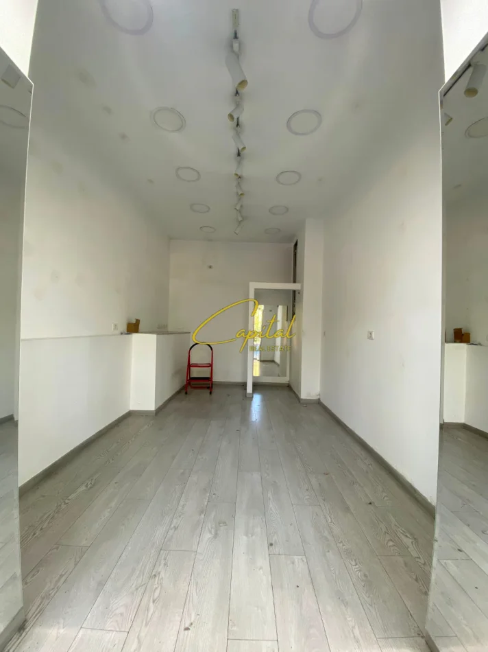 Tirane, jepet me qera dyqan Kati 0, 25 m² 500 € (BRRYLI)
