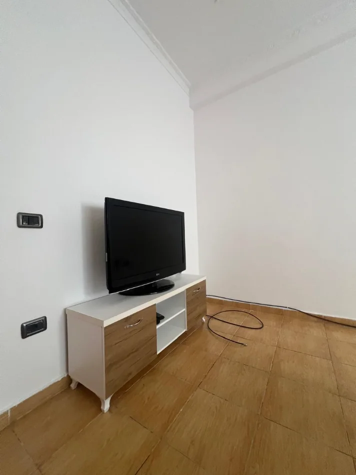 🏡 Jepet me Qira Apartament 1+1 ne 5 Maji,  400 mije leke