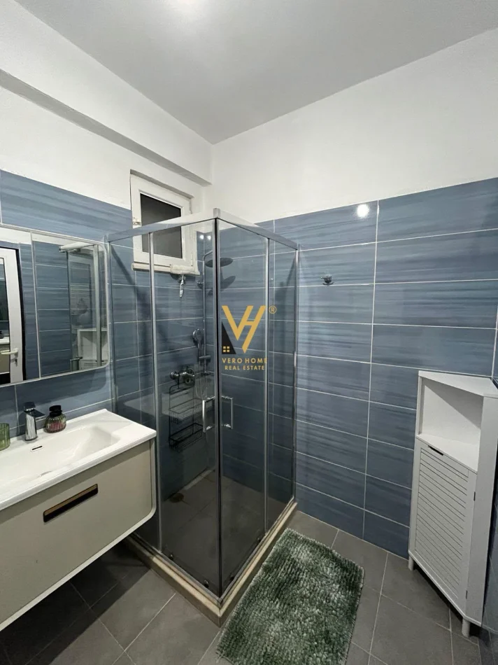 Tirane, jepet me qera apartament 1+1+Ballkon Kati 6, 65 m² 420 € (TERMINALI VERI-JUG)