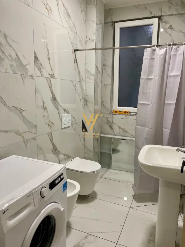 Tirane, jepet me qera apartament 1+1+Ballkon Kati 2, 65 m² 450 € (PASKUQAN)