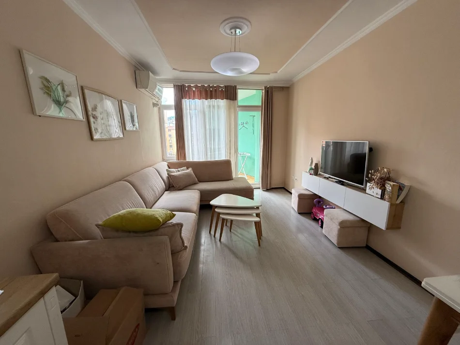 Tirane, jap me qera apartament 2+1 Kati 2, 90 m² 700 € 