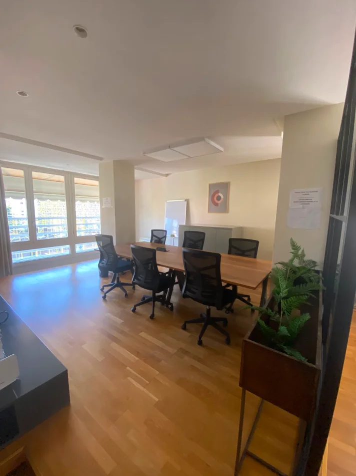 Tirane, jepet me qera zyre Kati 6, 140 m² 2.600 € (BRIGADA 8)