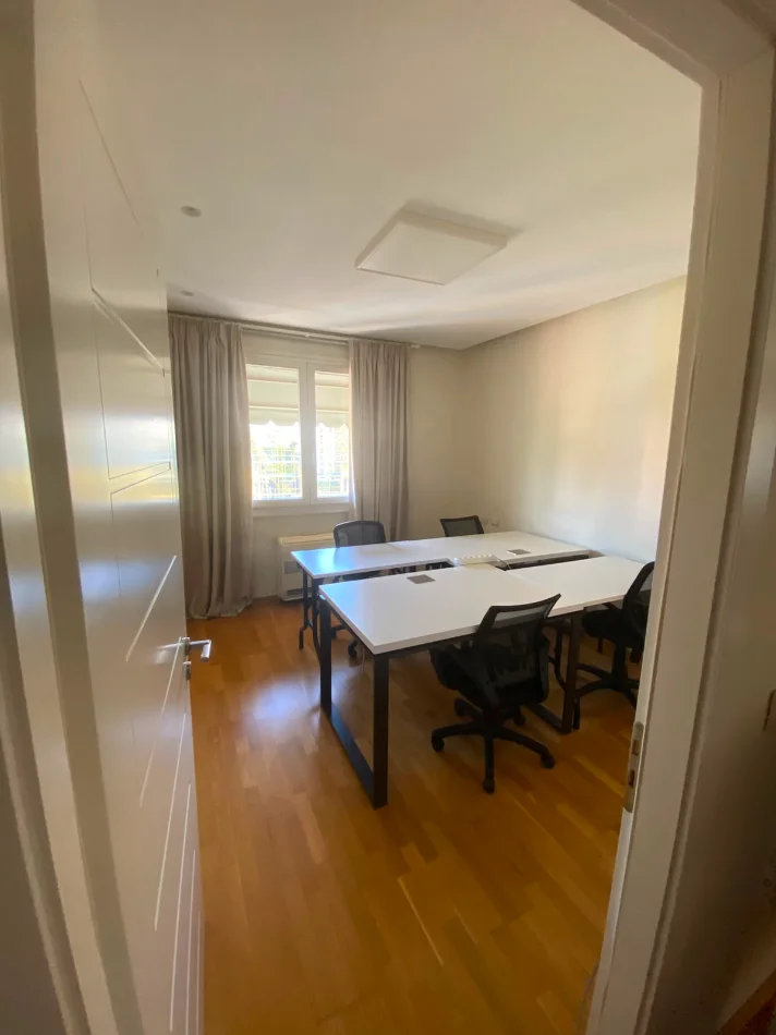 Tirane, jepet me qera zyre Kati 6, 140 m² 2.600 € (BRIGADA 8)