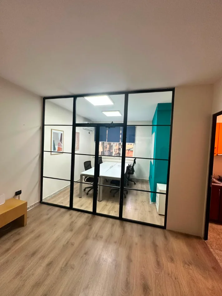 Tirane, jepet me qera zyre Kati 6, 140 m² 2.200 € (BRIGADA 8)