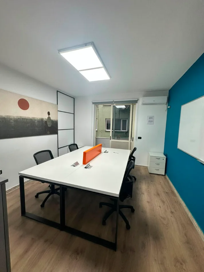Tirane, jepet me qera zyre Kati 6, 140 m² 2.200 € (BRIGADA 8)