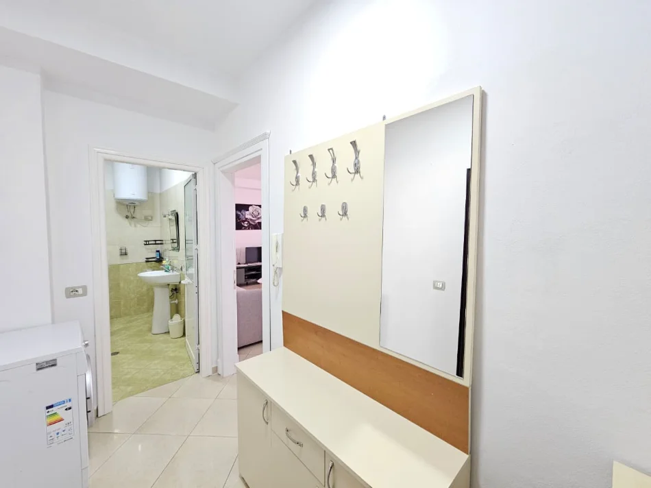 Tirane, jepet me qera apartament 2+1+Ballkon Kati 2, 90 m² 700 € (Bulevardi Zogu I, Rruga Haxhi Hysen Dalliu)