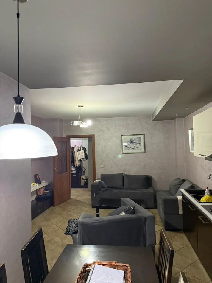Tirane, jepet me qera apartament 2+1 Kati 5, 90 m² 600 € (21 Dhjetori, Rruga Sali Butka)
