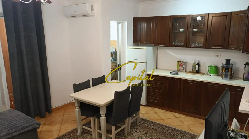 Tirane, jepet me qera apartament 1+1 Kati 3, 53 m² 450 € (ALI DEMI)